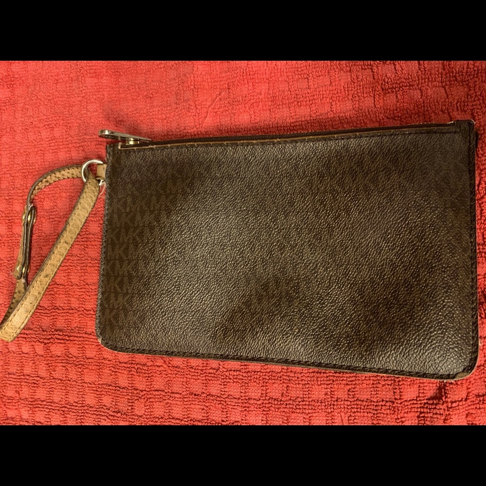 Michael Kors Wristlet 🍁🍁